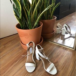 NWT Steve Madden Malia white block heels